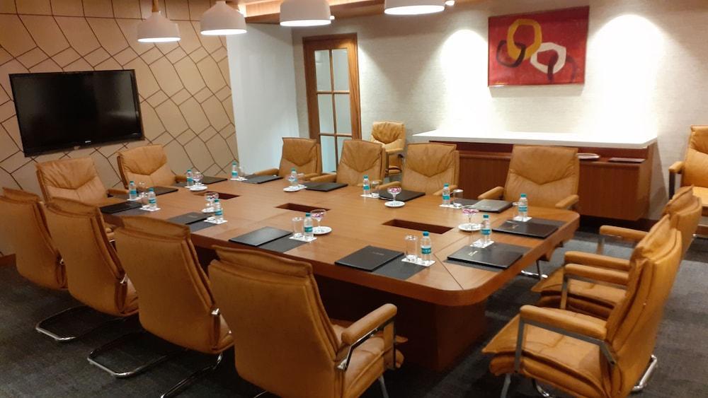 Ramada By Wyndham Jalandhar City Center Εξωτερικό φωτογραφία