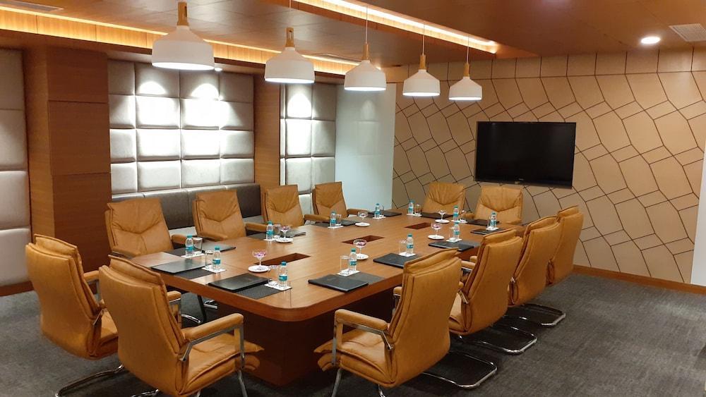 Ramada By Wyndham Jalandhar City Center Εξωτερικό φωτογραφία