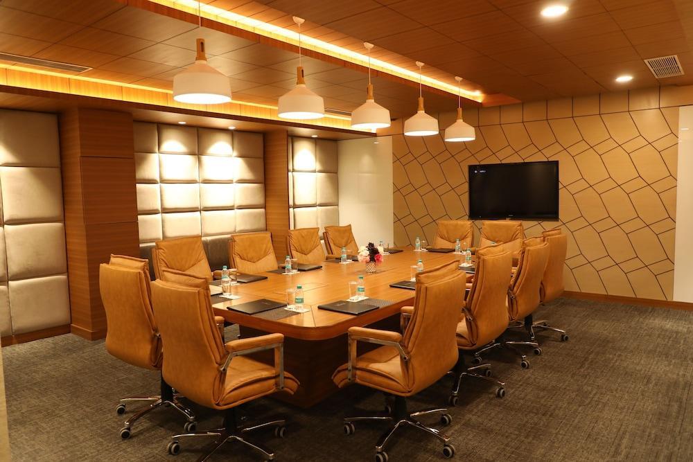 Ramada By Wyndham Jalandhar City Center Εξωτερικό φωτογραφία