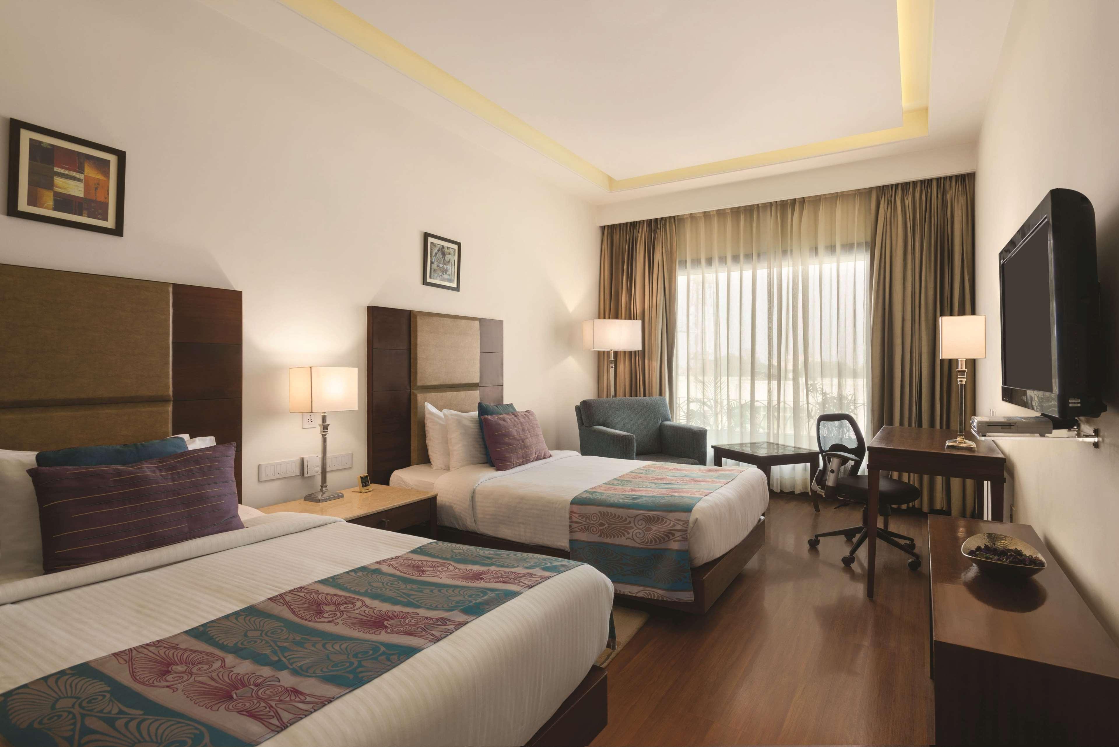 Ramada By Wyndham Jalandhar City Center Εξωτερικό φωτογραφία