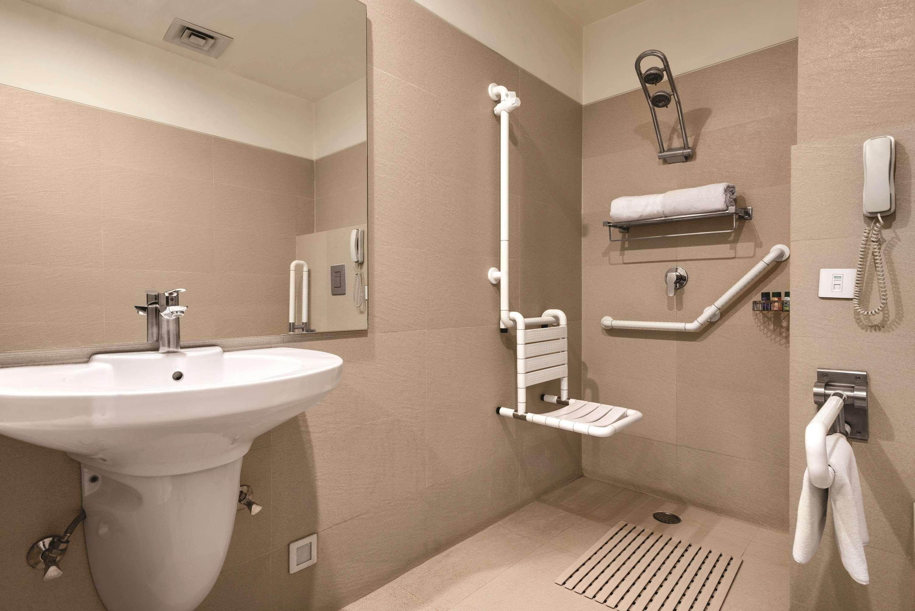 Ramada By Wyndham Jalandhar City Center Εξωτερικό φωτογραφία