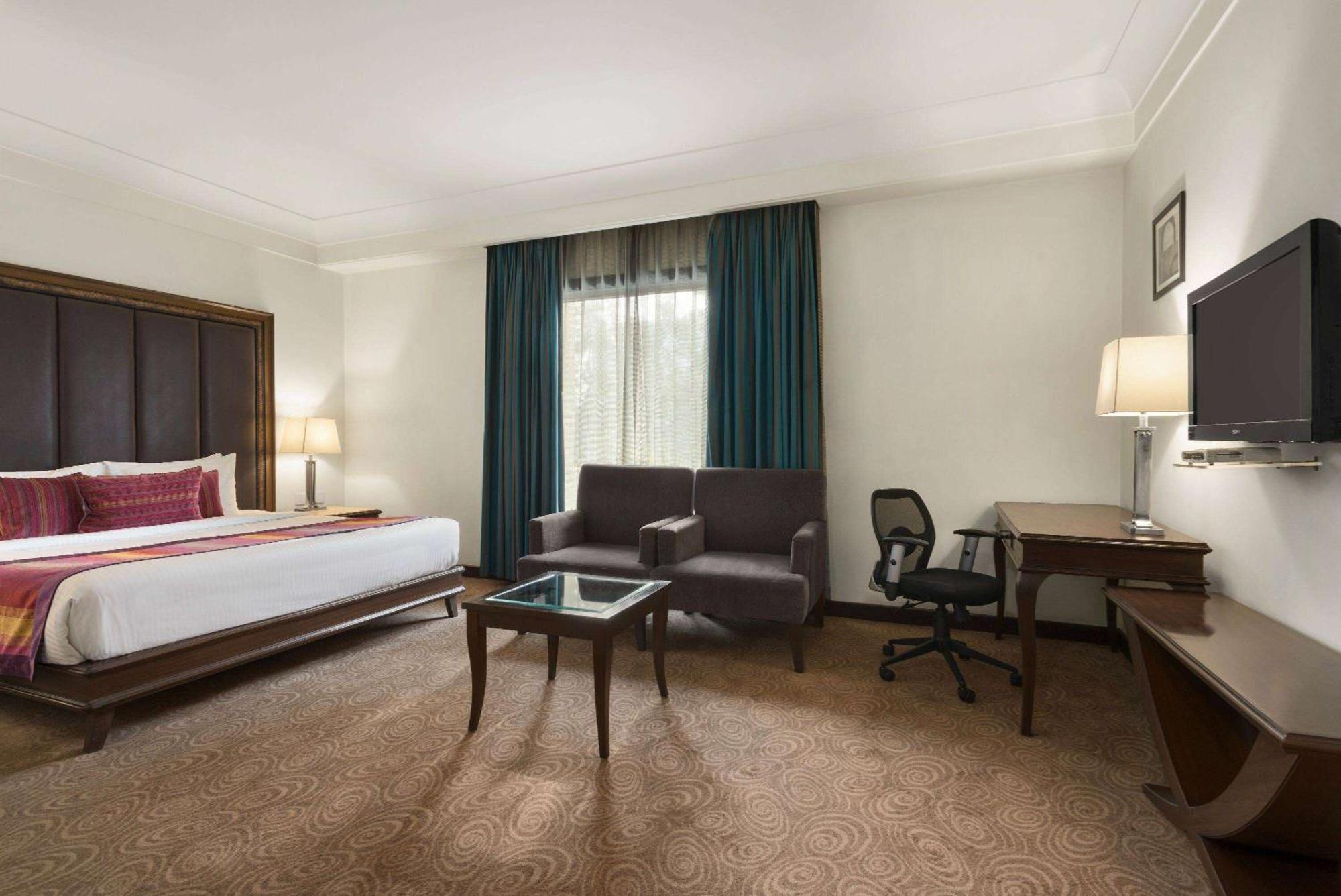 Ramada By Wyndham Jalandhar City Center Εξωτερικό φωτογραφία